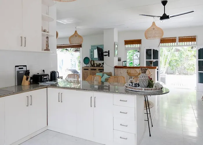 Tropical House - Garlic Lane Villa *