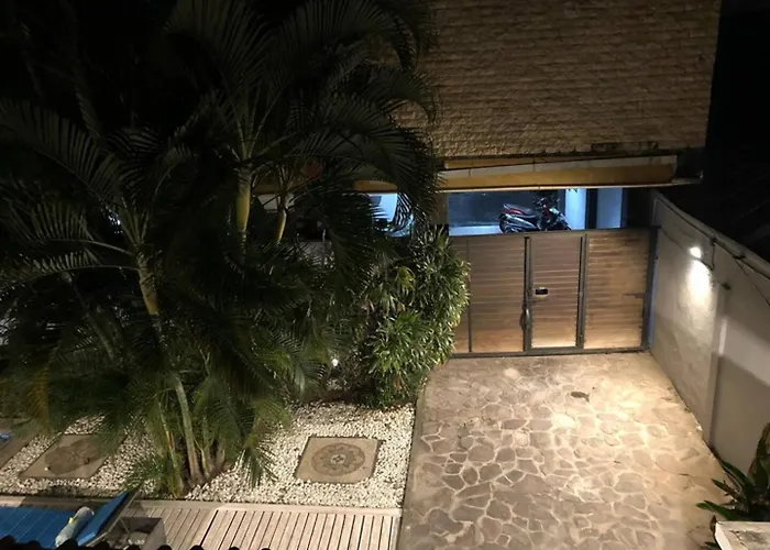 Tropical House - Garlic Lane Villa