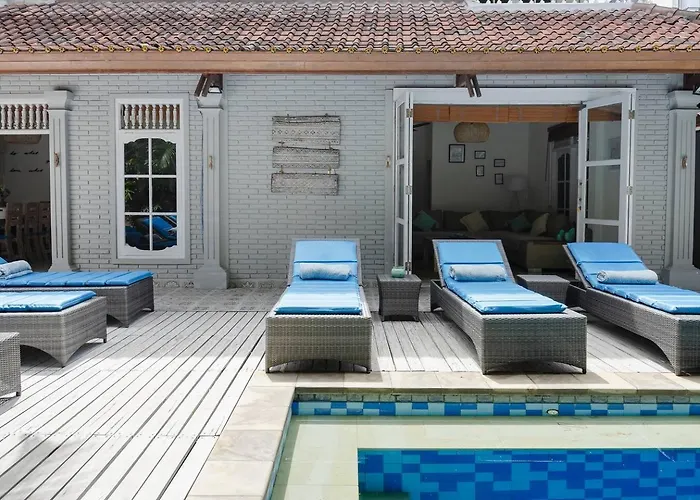 Tropical House - Garlic Lane Villa